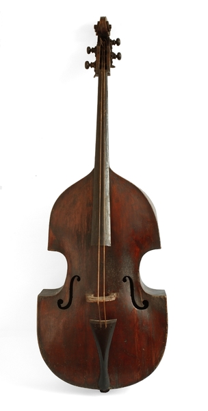 Kontrabas, anonym, Padova (Itálie), 1742. Národní muzeum – České muzeum hudby, inv. č. E 287.